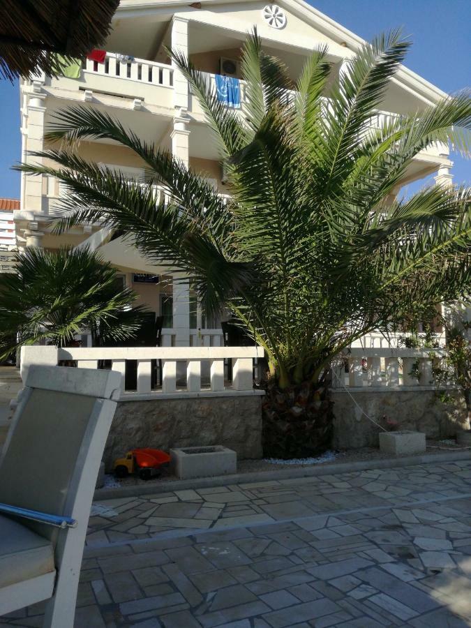 Guesthouse Villa Jurisic Новаля Екстер'єр фото